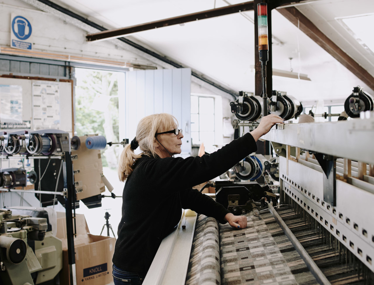 menyw gweithredu peiriannau, Melin Tregwynt