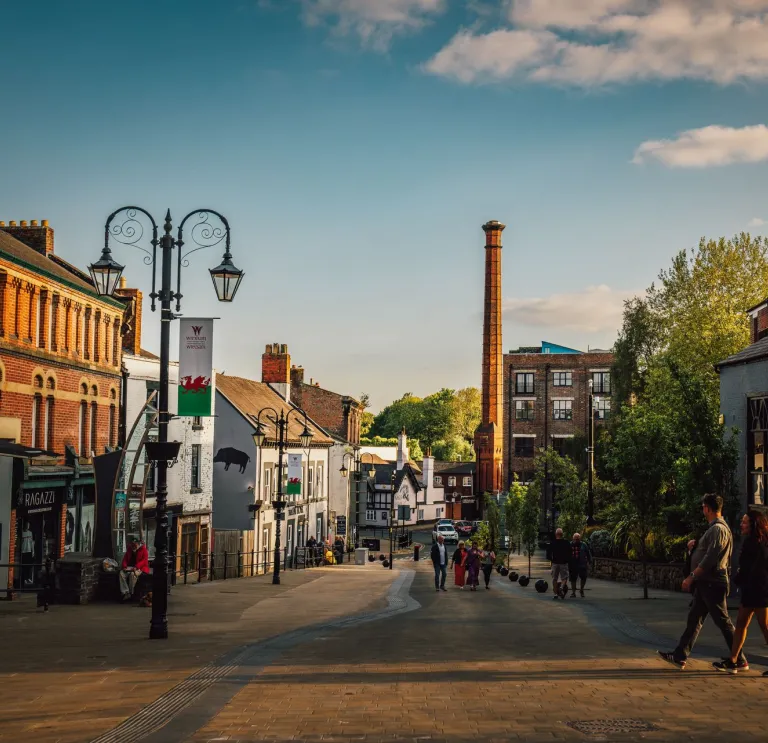 Une vue pittoresque du centre-ville de Wrexham