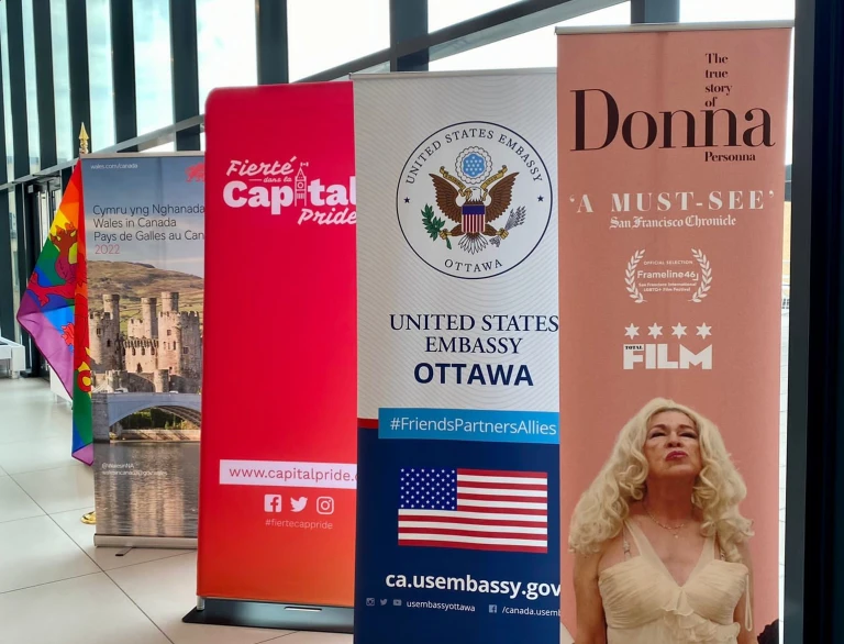 Donna screening banners