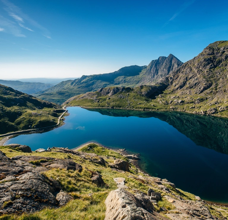 Der See LLyn Glaslyn im Snowdonia Nationalpark.