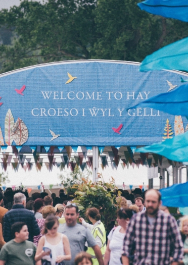 ヘイ・フェスティバルに集まる人々