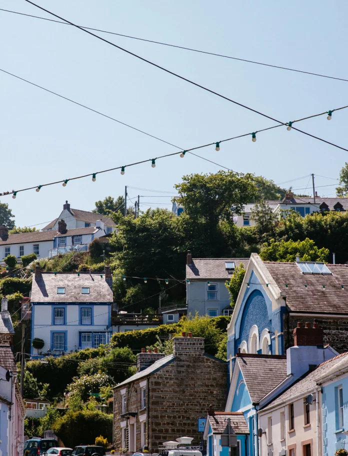 Village de pêcheurs vu du sommet d'une colline